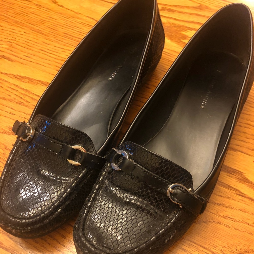 Size 8 Etienne Aigner black loafers 👞